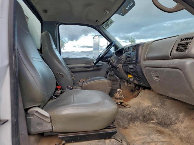 Ford F-750 Super Duty Image 8