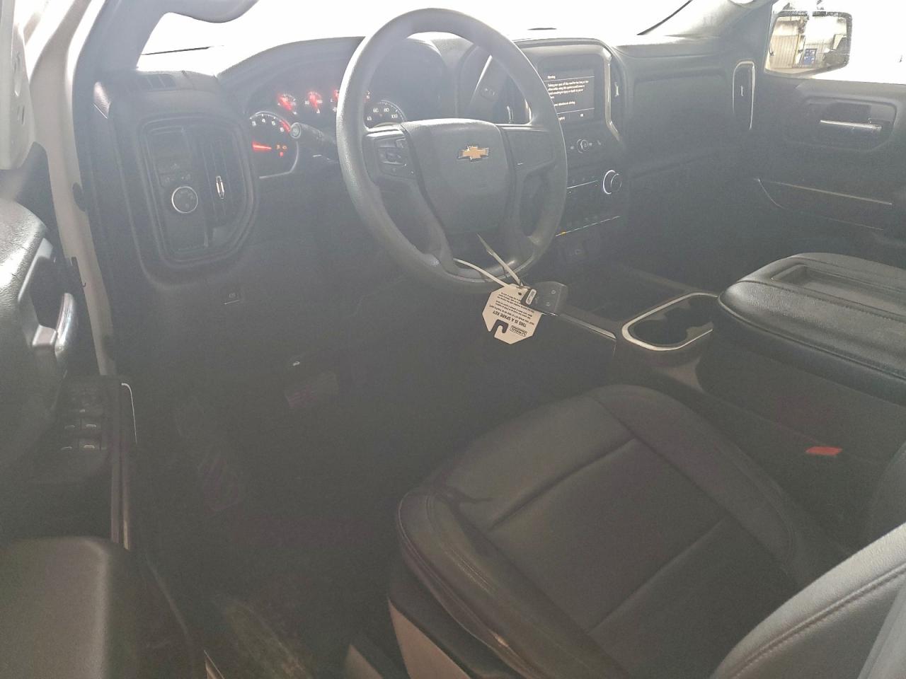 Chevrolet Silverado C1500 Image 3