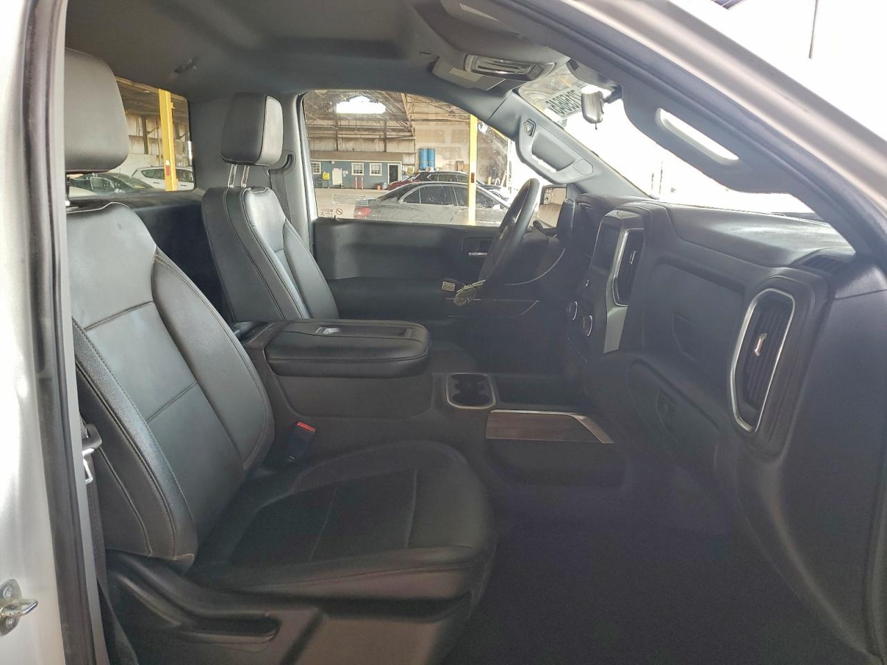 Chevrolet Silverado C1500 Image 11