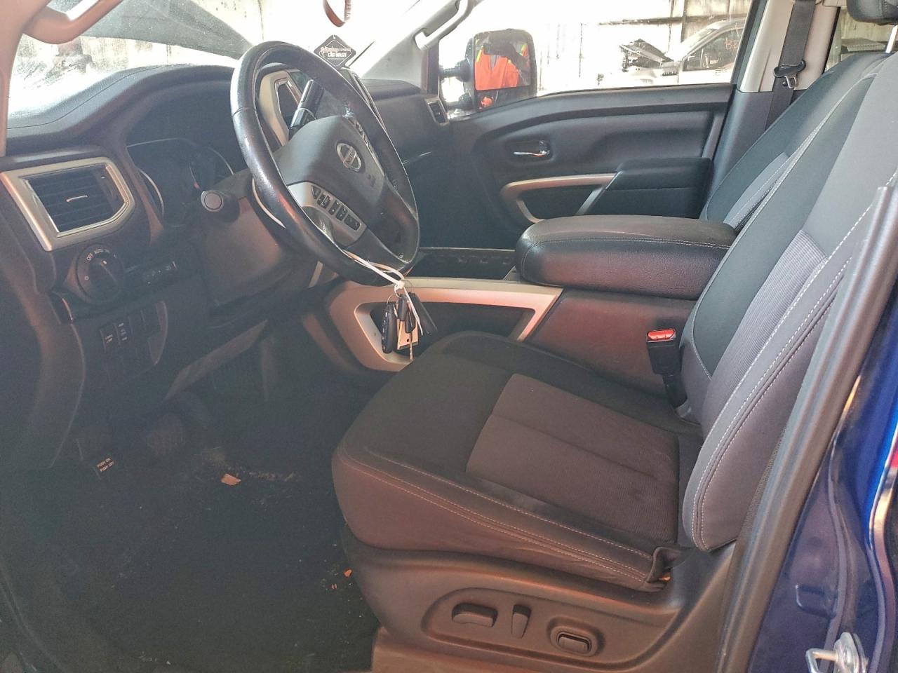 Nissan Titan Sv Image 3