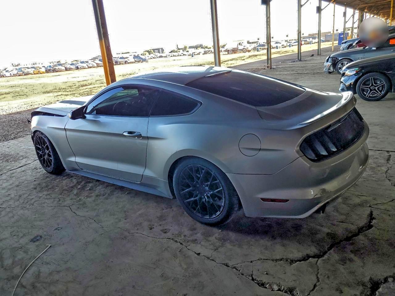 Ford Mustang Image 2
