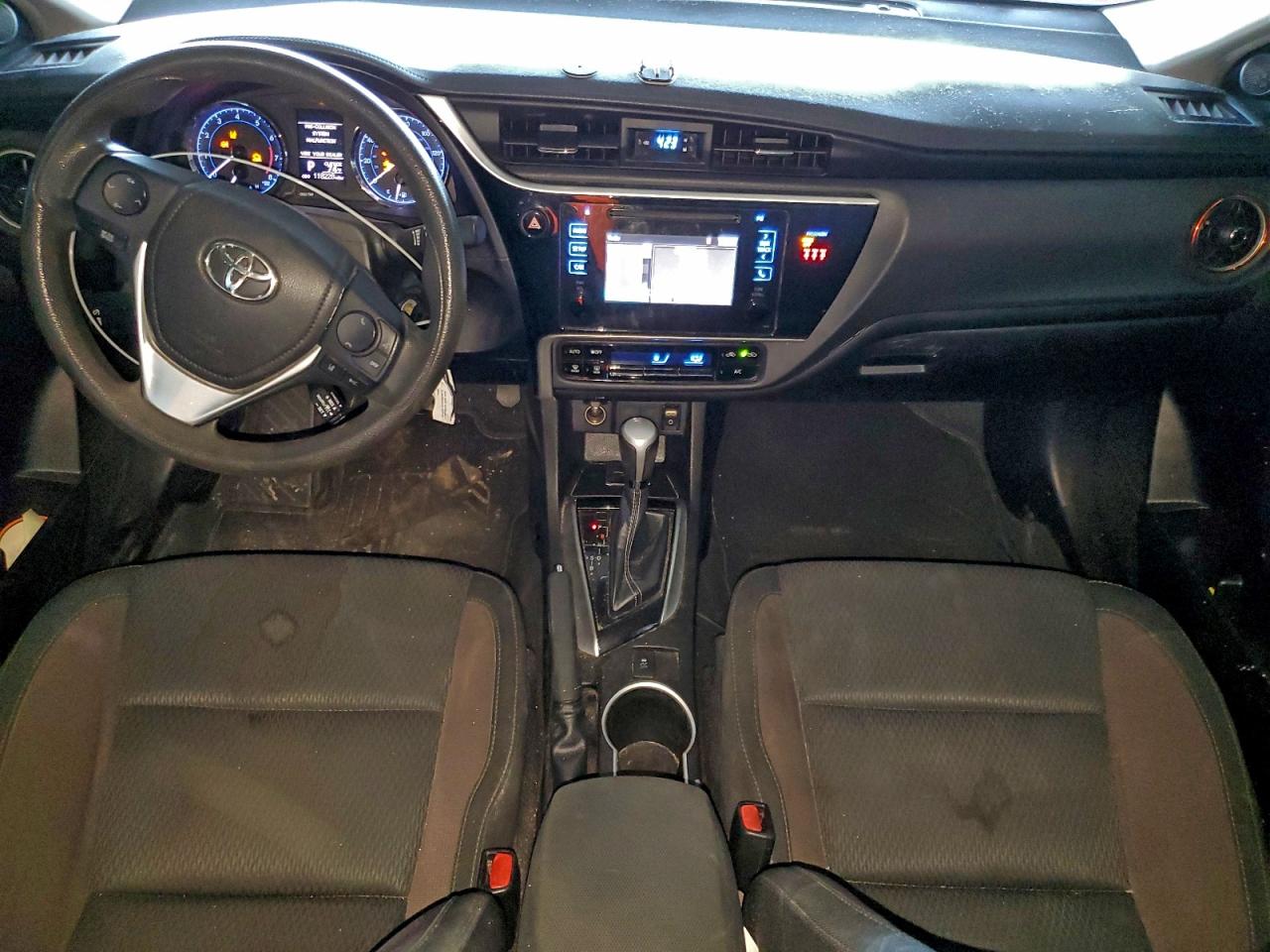 Toyota Corolla L Image 6