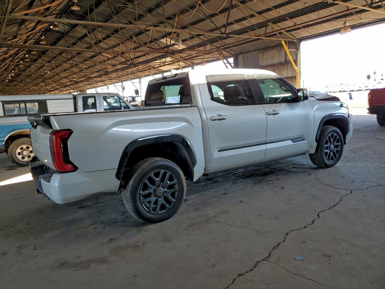 Toyota Tundra Crewmax Platinum Image 6