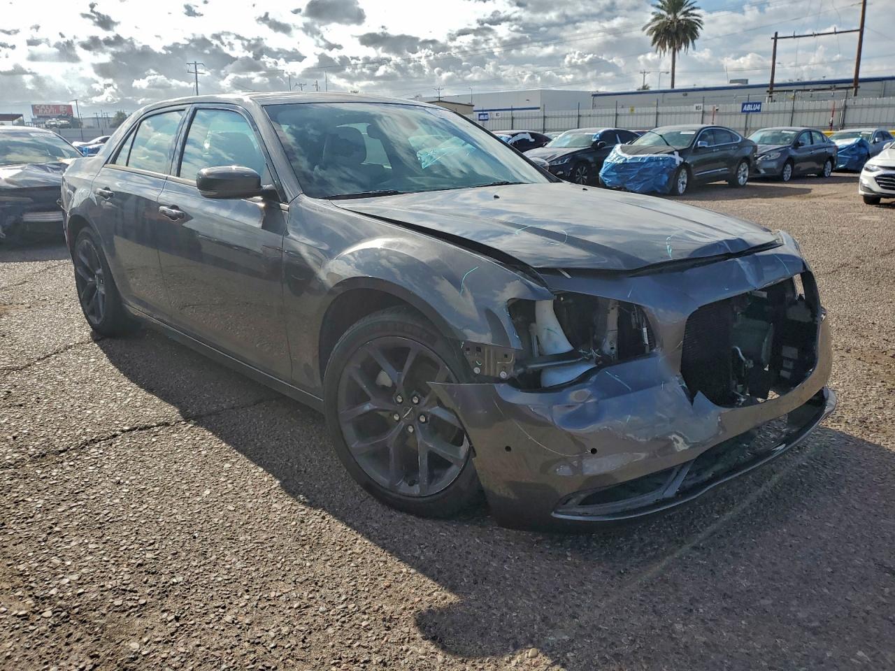 Chrysler 300 S Image 8