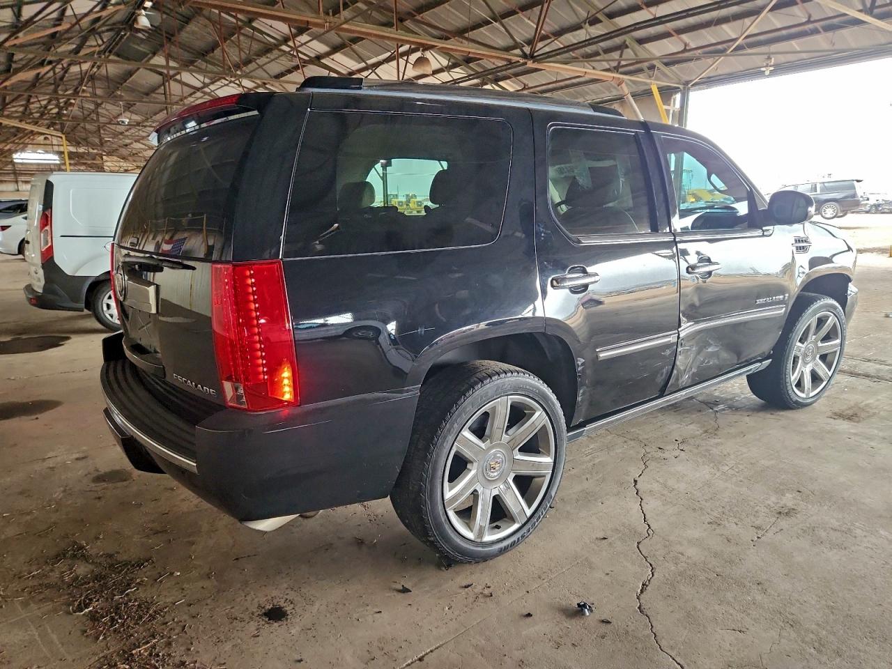 Cadillac Escalade Luxury Image 6