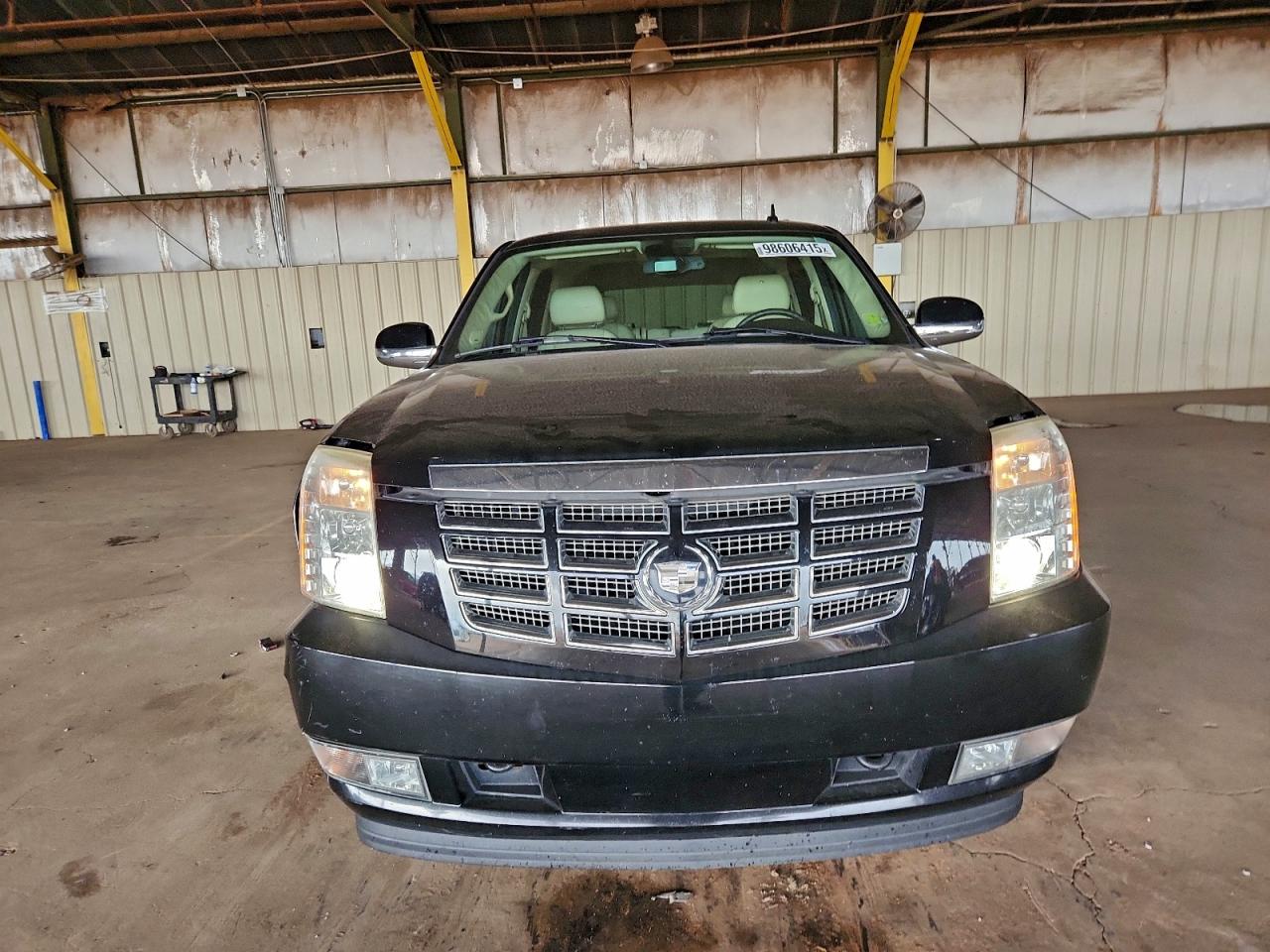 Cadillac Escalade Luxury Image 3