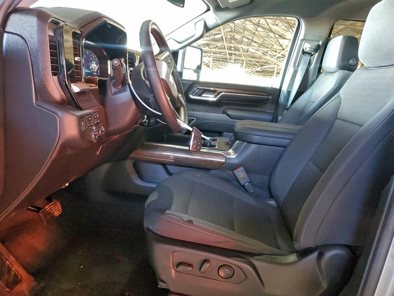 Chevrolet Silverado K2500 Heavy Duty Lt Image 12