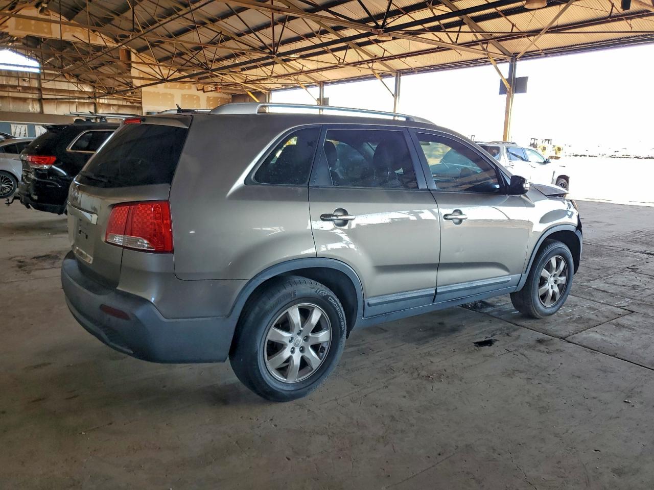 Kia Sorento Base Image 9