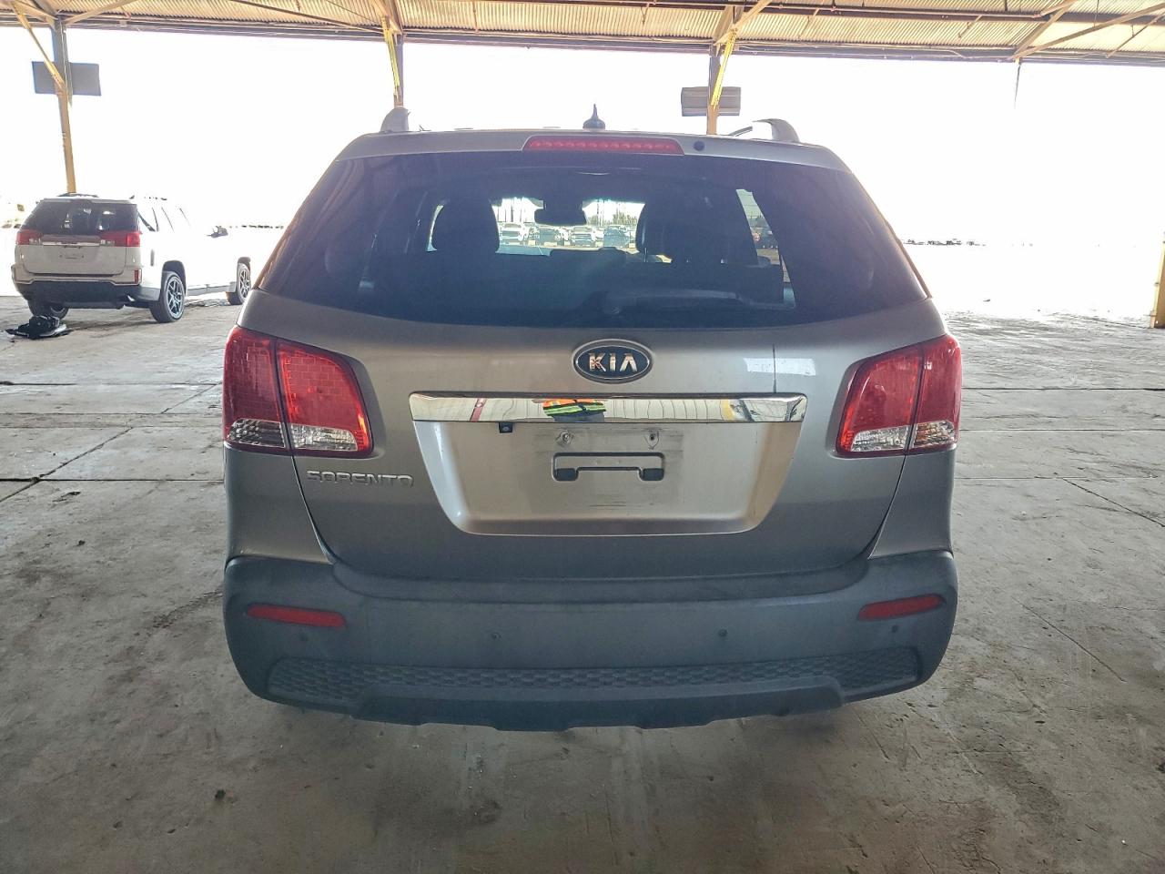 Kia Sorento Base Image 10