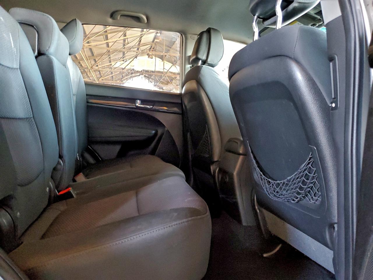 Kia Sorento Base Image 3