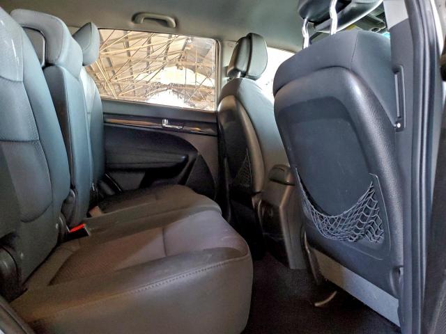 Kia Sorento Base Image 3