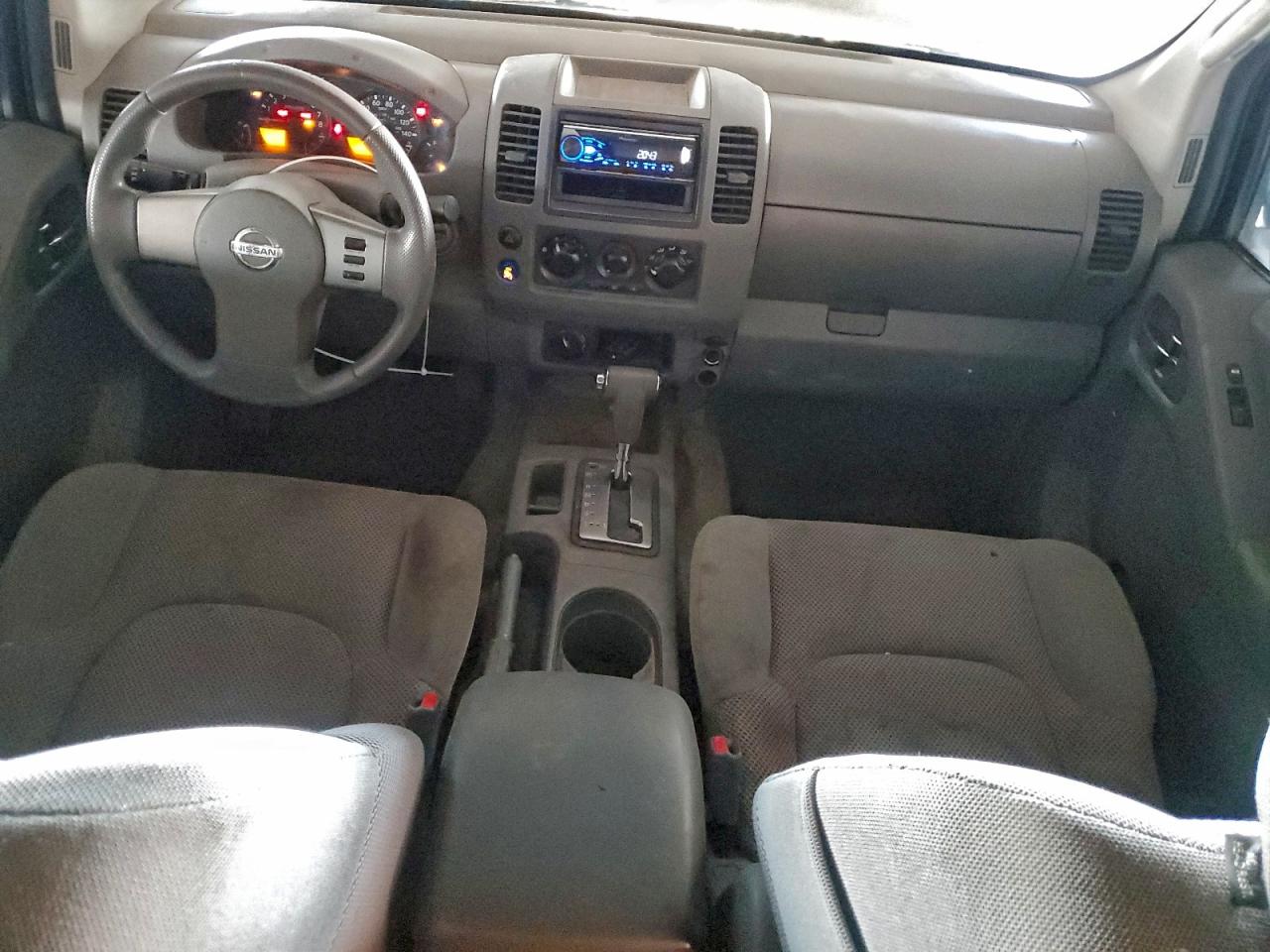 Nissan Frontier Crew Cab Le Image 9