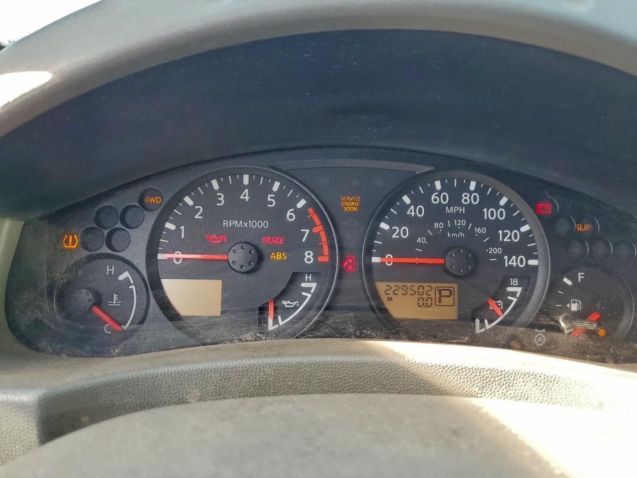 Nissan Frontier Crew Cab Le Image 10