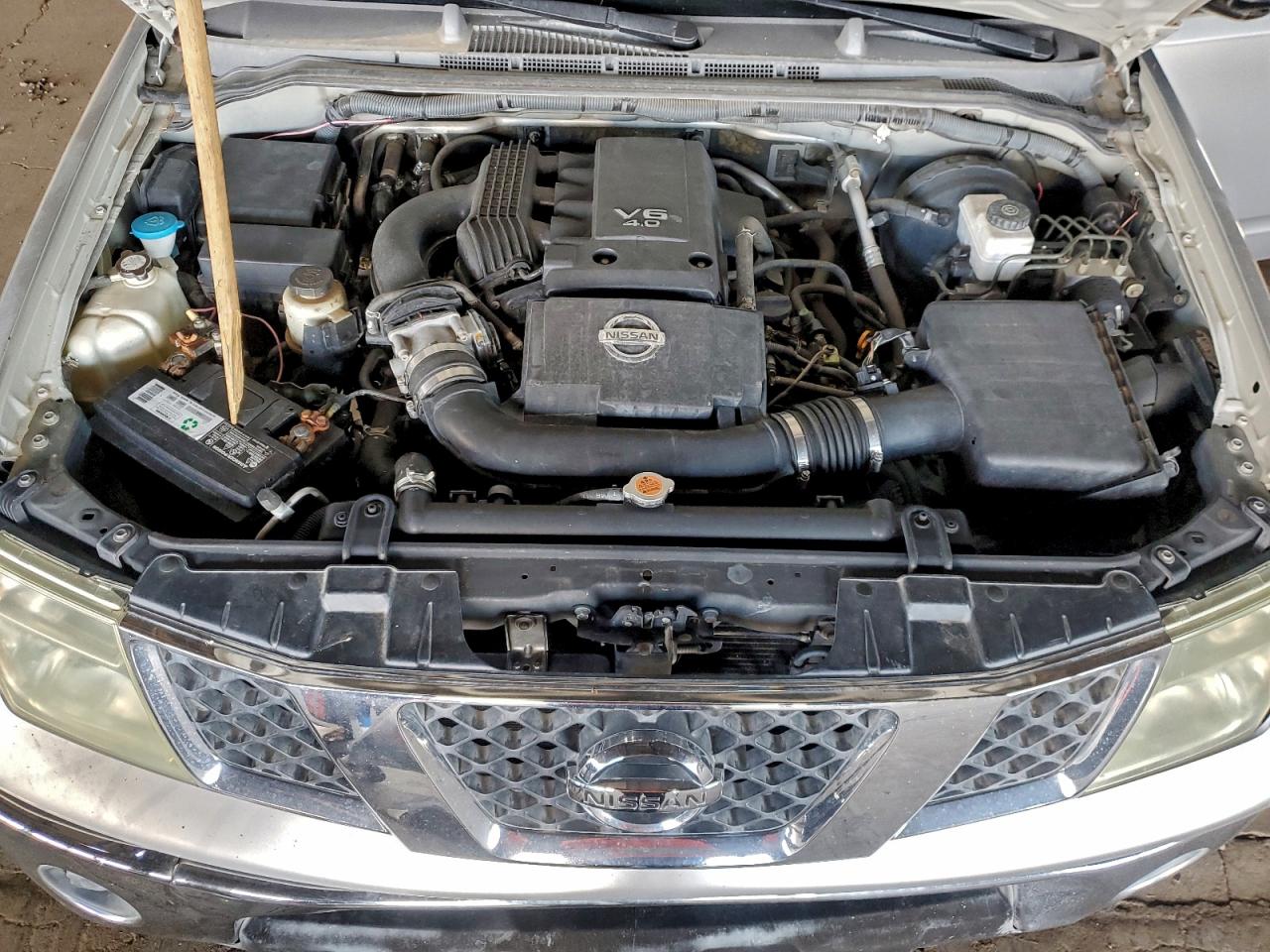 Nissan Frontier Crew Cab Le Image 12