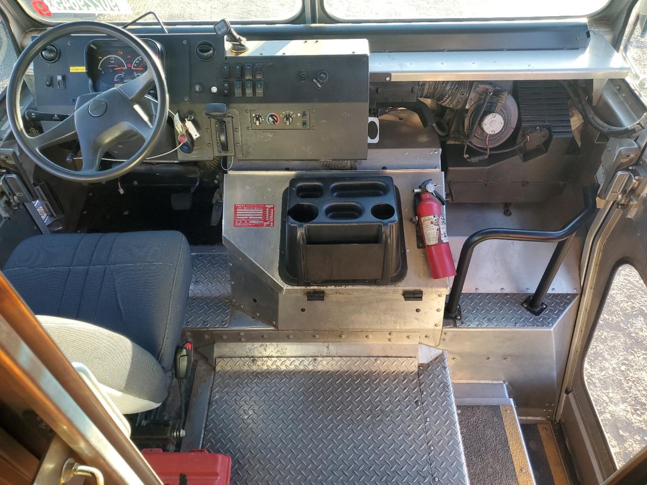 Freightliner Mt45 M Line Walk-in Van Image 6