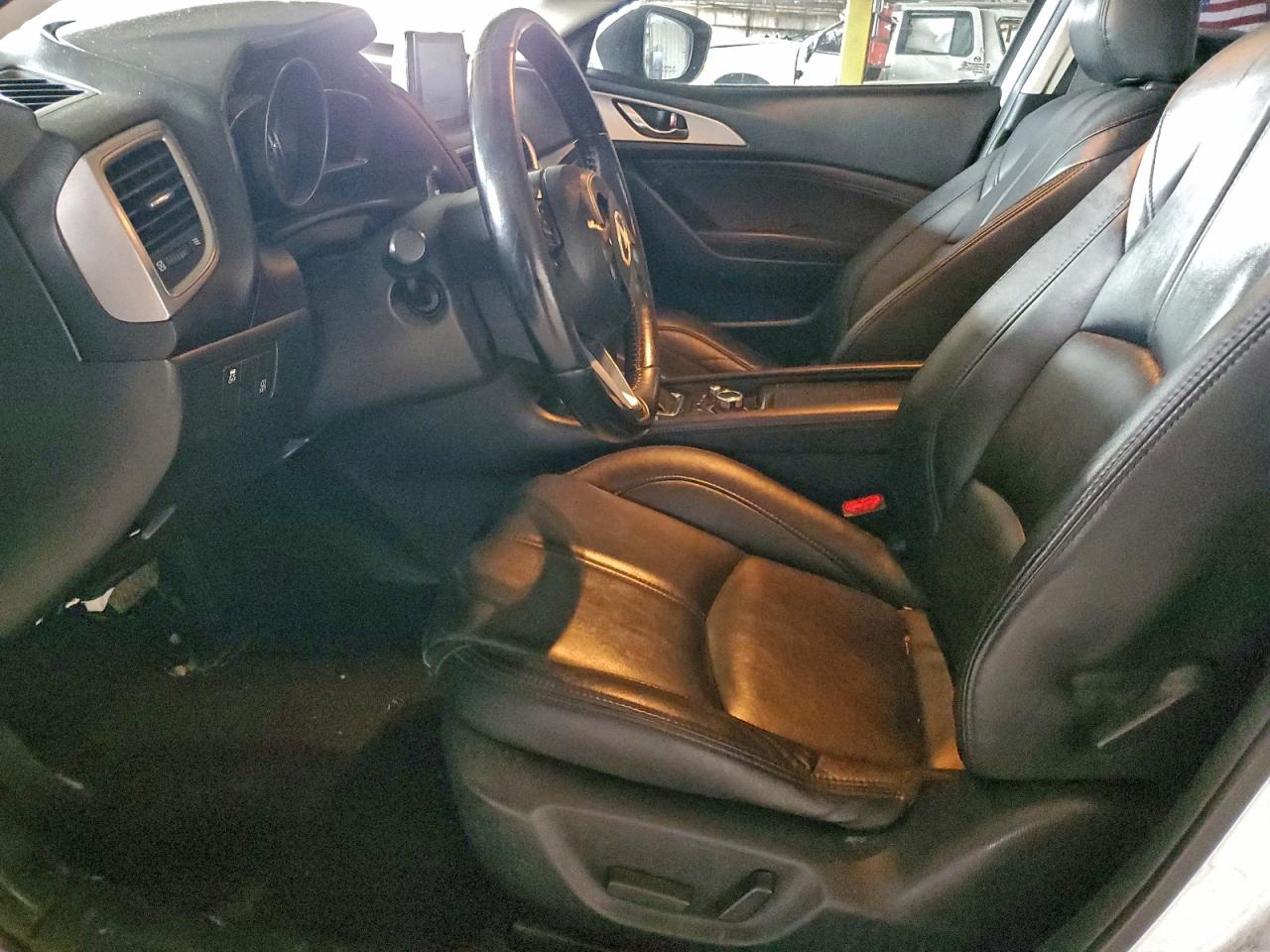 Mazda 3 Touring Image 9