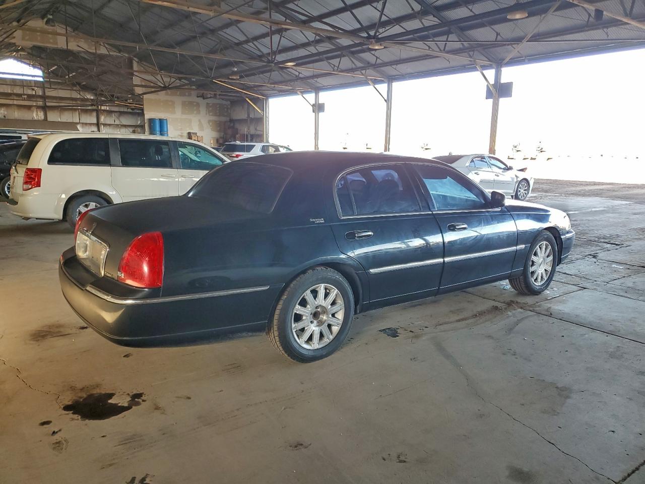 Lincoln Towncar Signature Limited Image 6