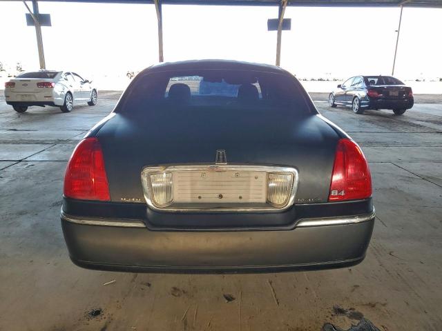 Lincoln Towncar Signature Limited Image 12