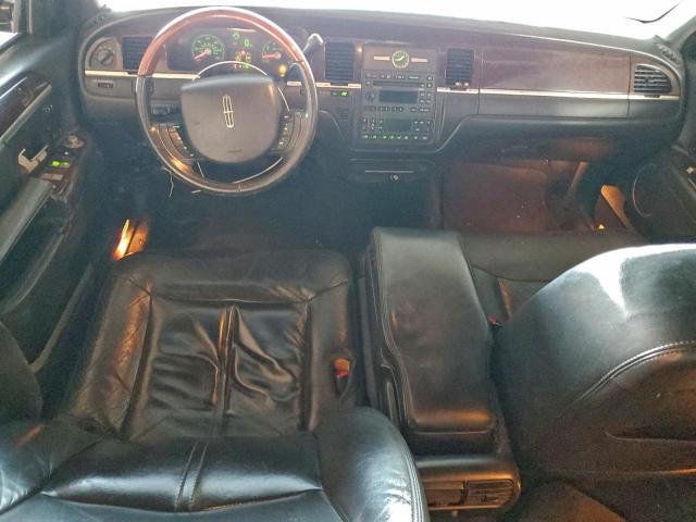 Lincoln Towncar Signature Limited Image 3
