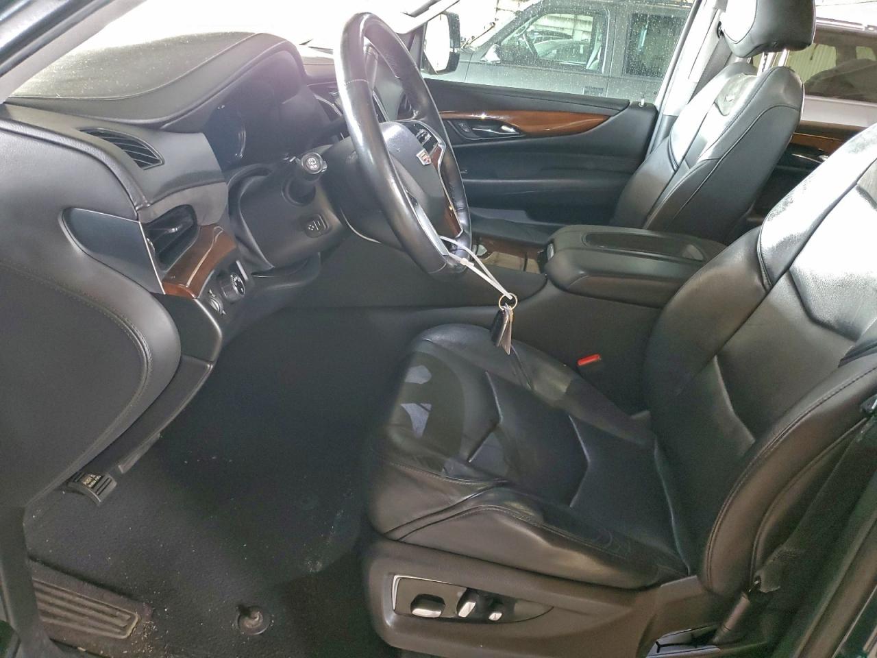 Cadillac Escalade Image 10