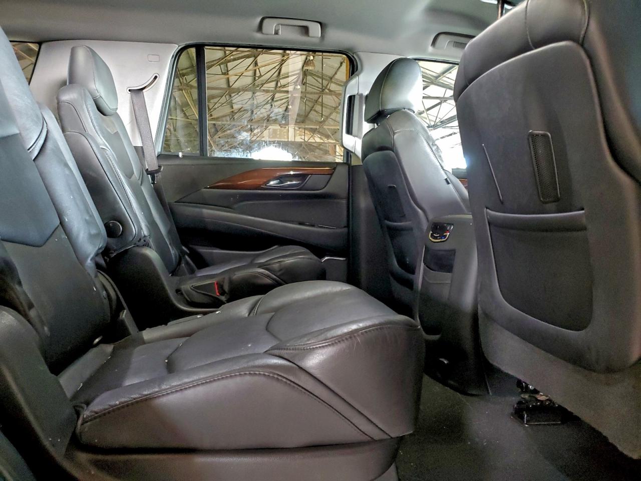 Cadillac Escalade Image 6