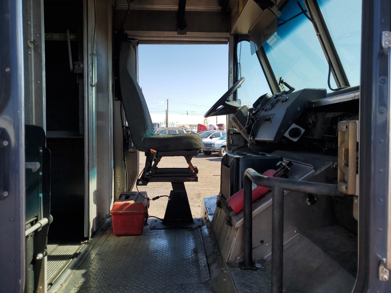 Freightliner Chassis M M Line Walk-in Van Image 7