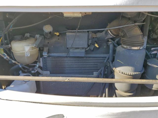 Ford F-550 Super Duty Stripped Chassis Image 9