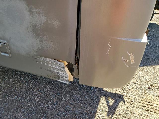 Ford F-550 Super Duty Stripped Chassis Image 8