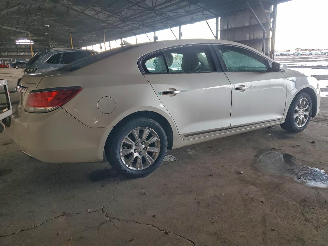 Buick LaCrosse Image 4