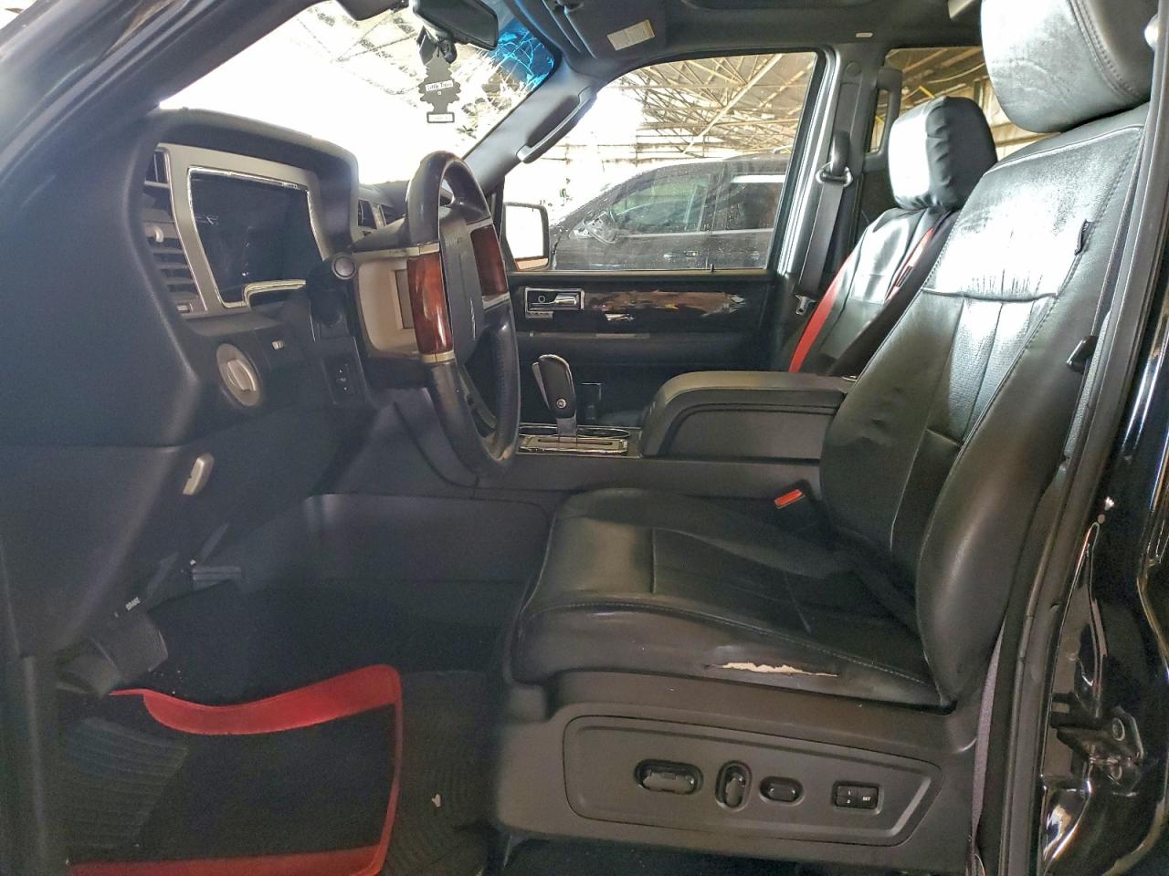 Lincoln Navigator Image 4