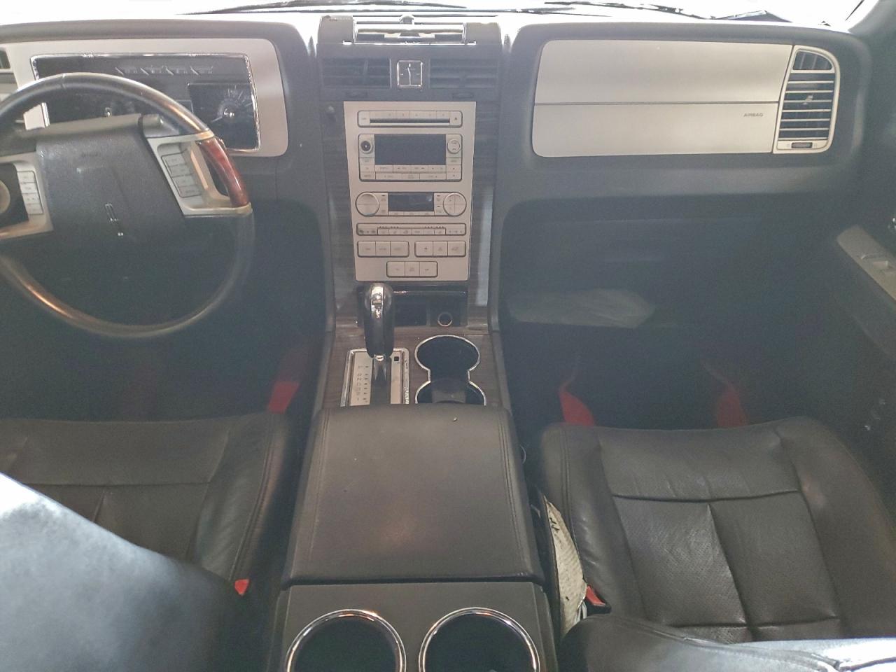 Lincoln Navigator Image 7