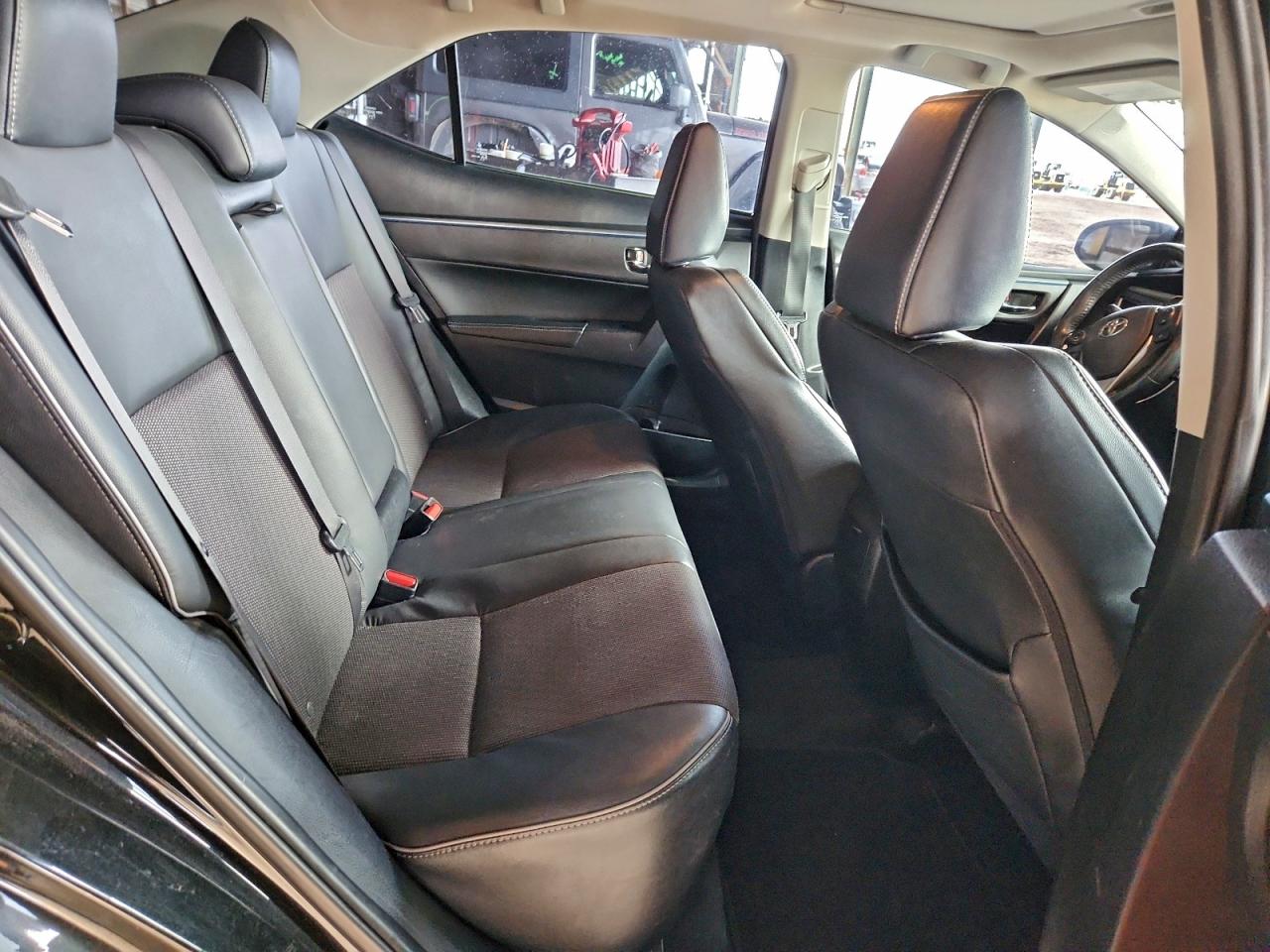 Toyota Corolla L Image 8