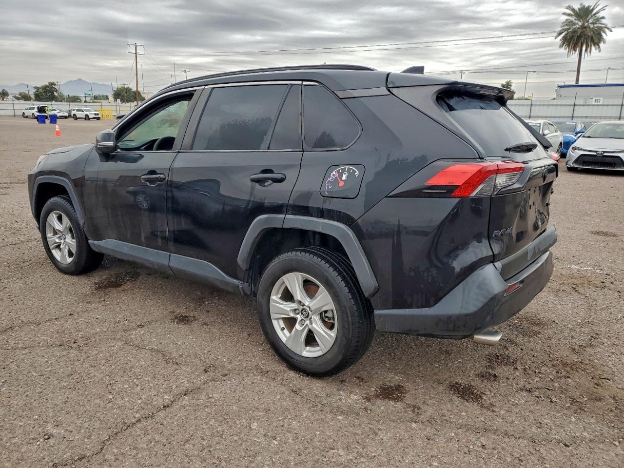 Toyota RAV4 Xle Image 3