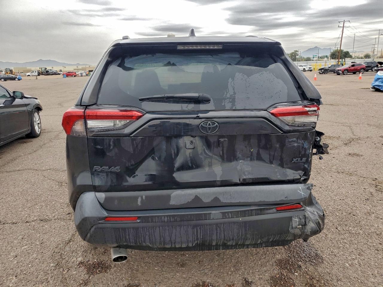 Toyota RAV4 Xle Image 2