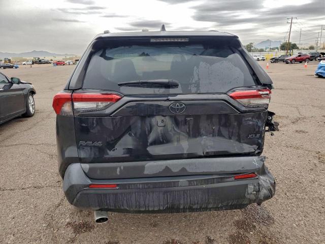 Toyota RAV4 Xle Image 2