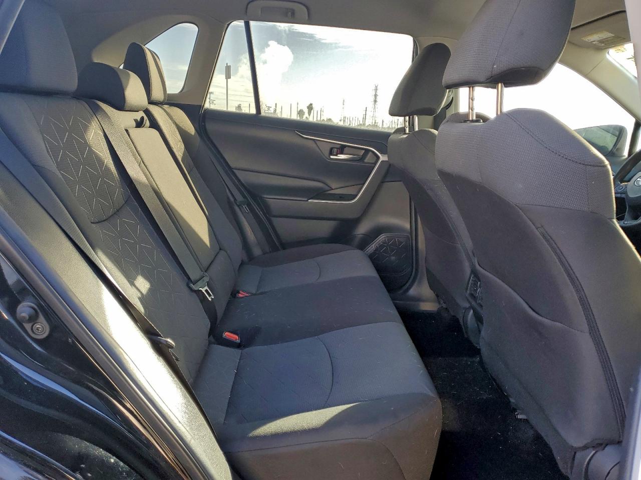 Toyota RAV4 Xle Image 9