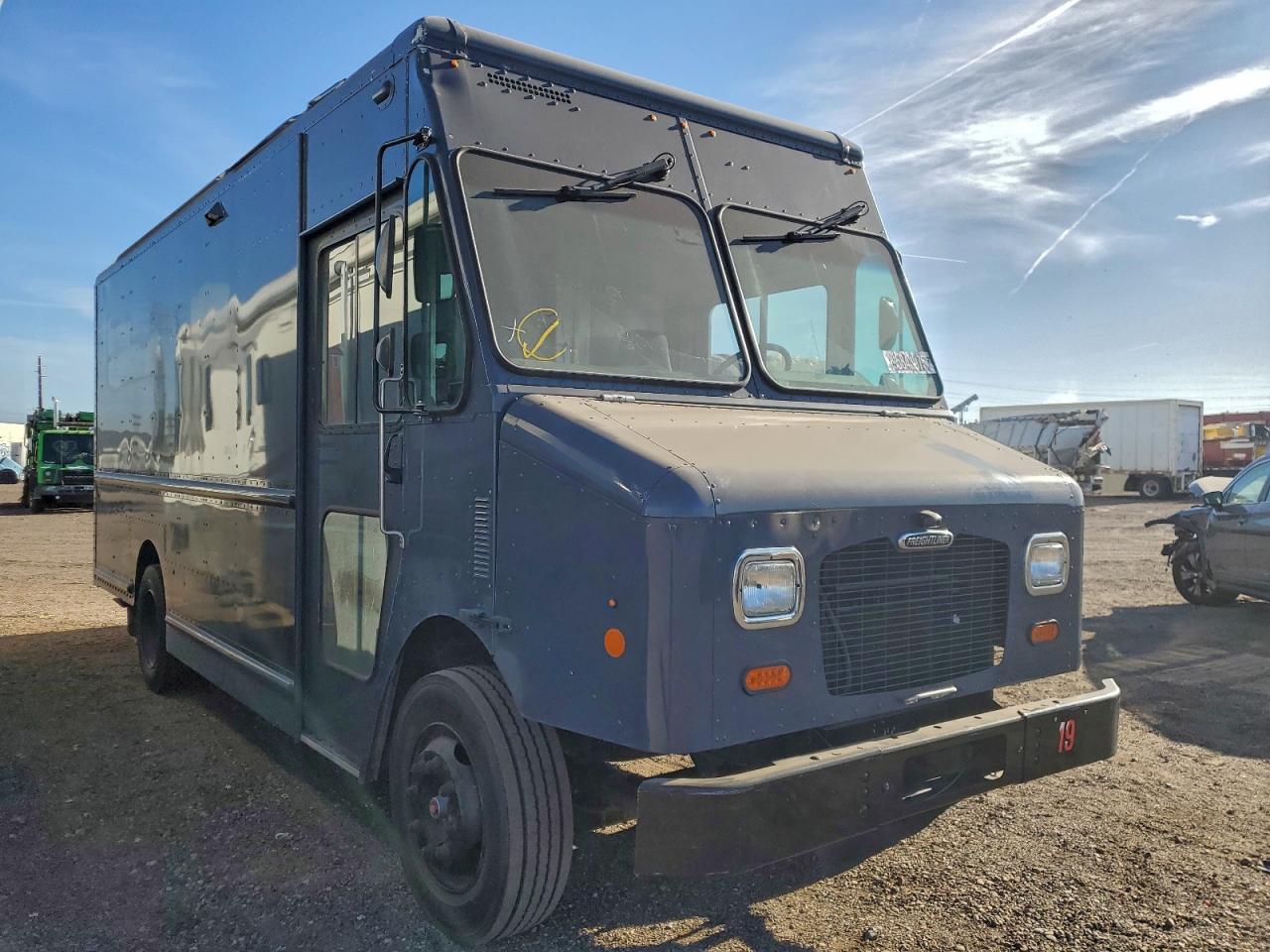 Freightliner Mt45 M Line Walk-in Van Image 3