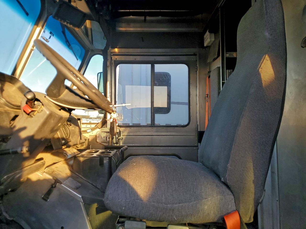 Freightliner Mt45 M Line Walk-in Van Image 13