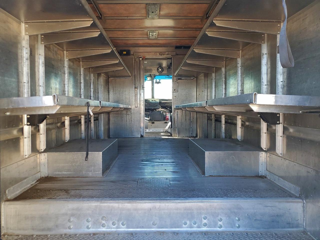 Freightliner Mt45 M Line Walk-in Van Image 5