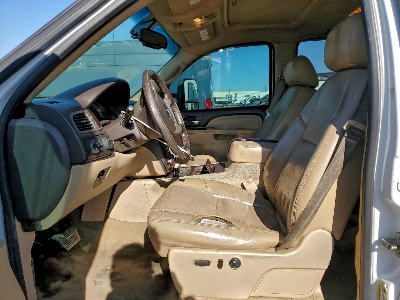 GMC Sierra K3500 Denali Image 5