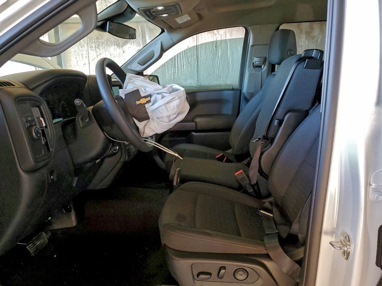 Chevrolet Silverado C1500 Custom Image 10