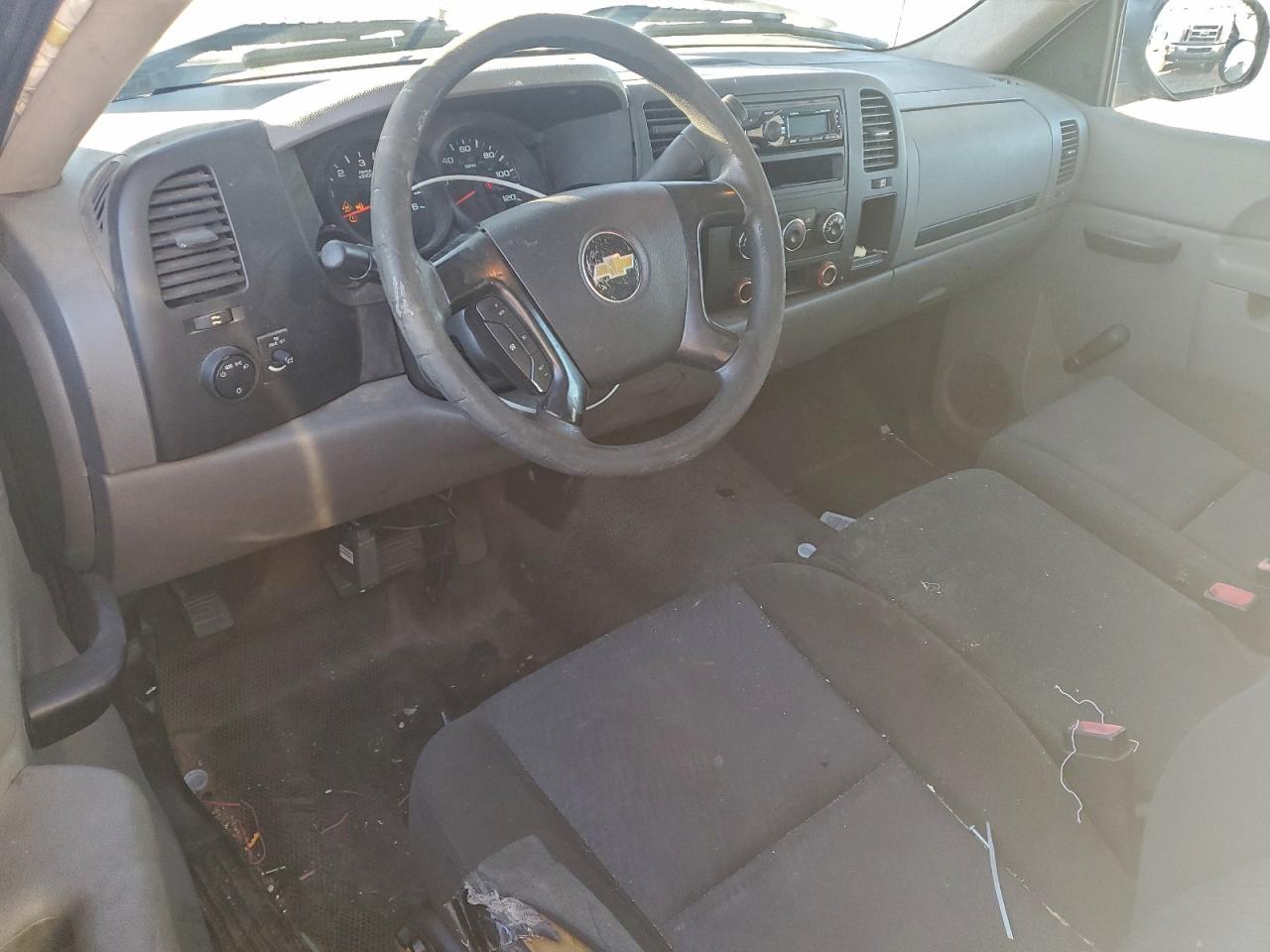 Chevrolet Silverado C1500 Image 2