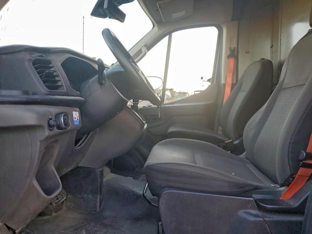 Ford Transit T-250 Image 6