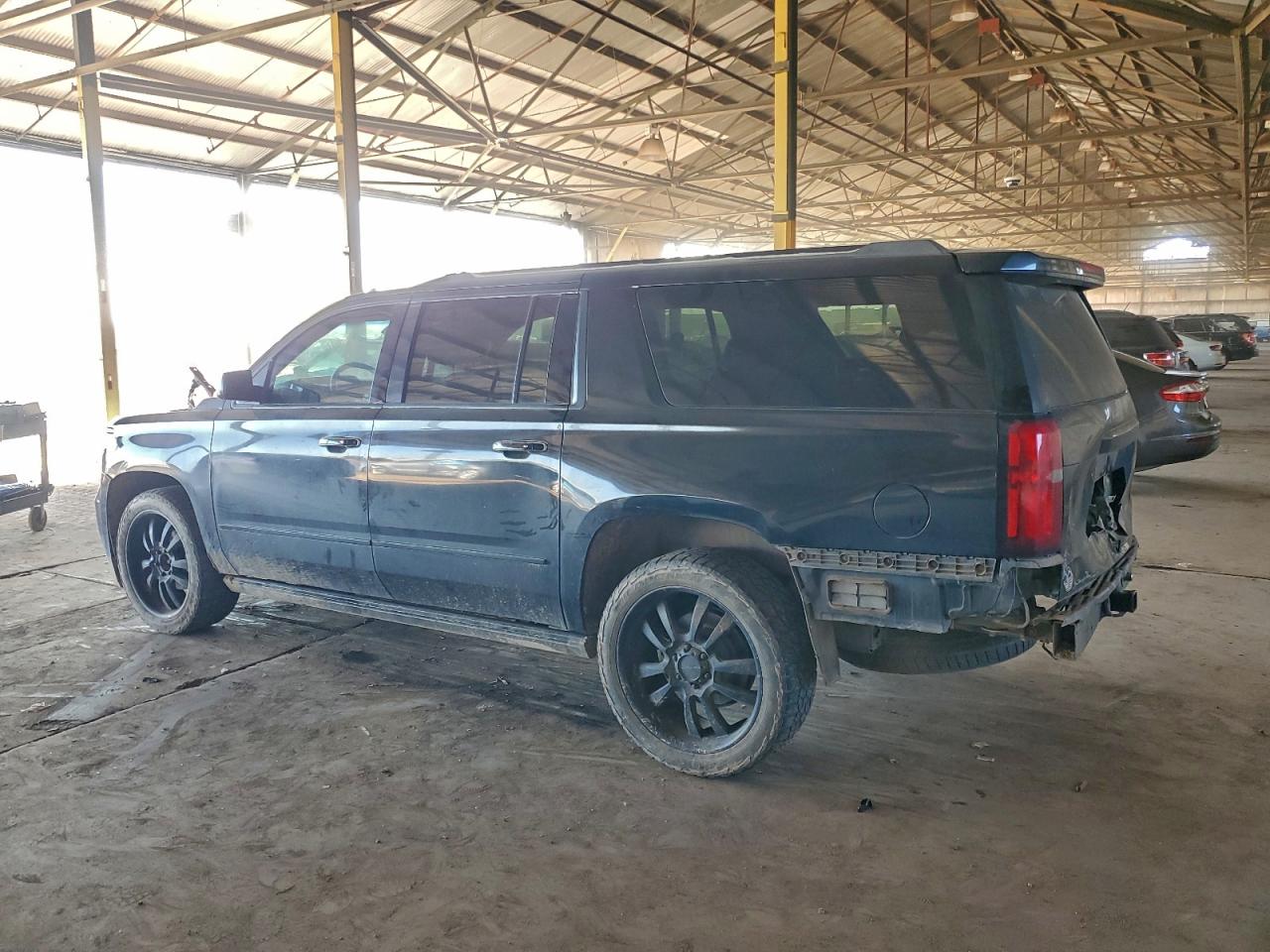 Chevrolet Suburban K1500 Ltz Image 2