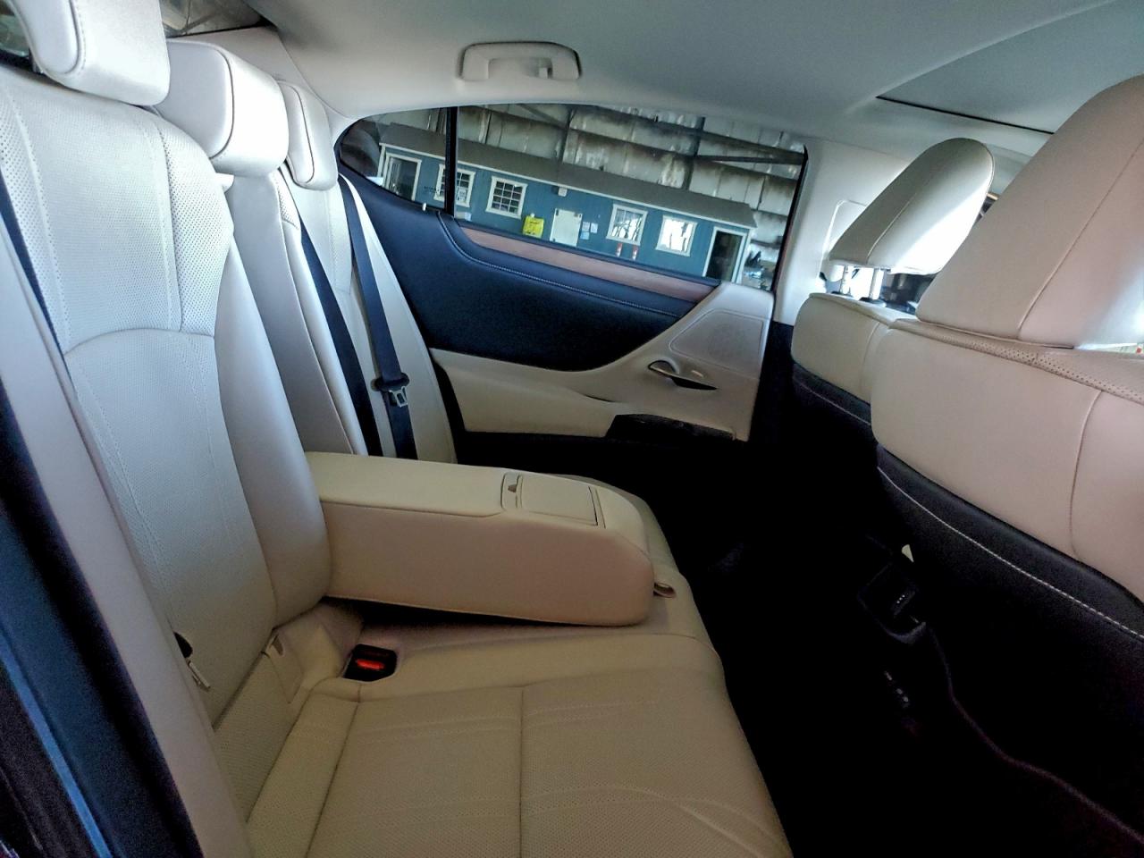 Lexus Es 300h Base Image 6