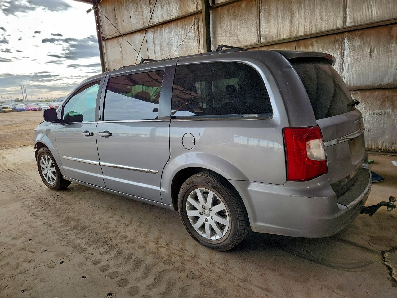 Chrysler Minivan Touring Image 3