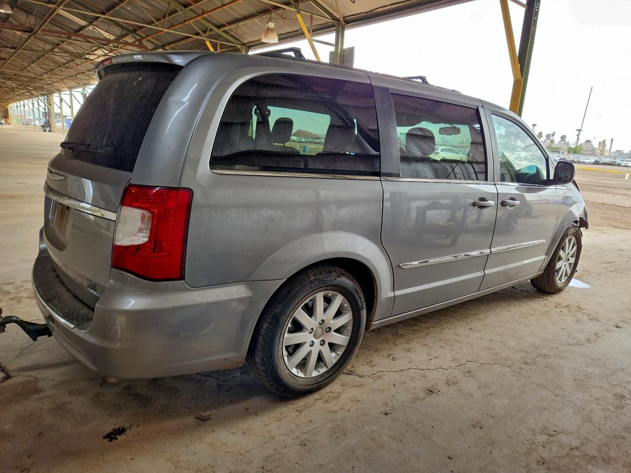 Chrysler Minivan Touring Image 6