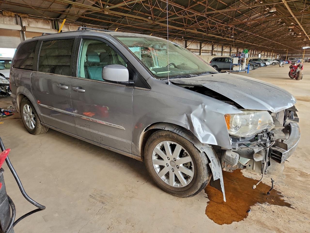 Chrysler Minivan Touring Image 9