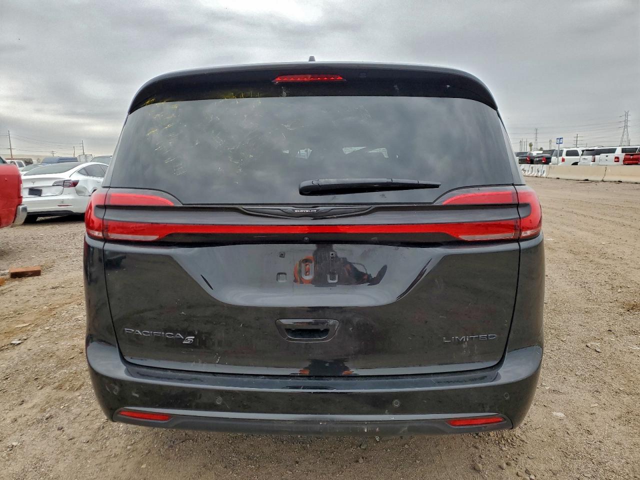 Chrysler Pacifica Limited Image 4