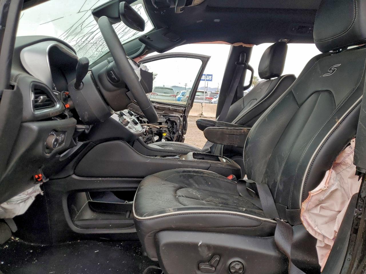 Chrysler Pacifica Limited Image 8